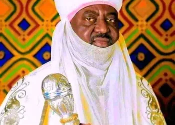 “Police Seal Off Emir of Kano’s Residence Amid Security Concerns”