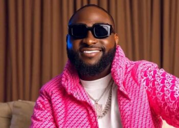 “Davido Threatens Social Media Critic Radiogad Over Album Criticism”