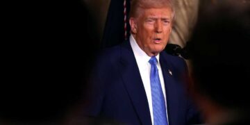 Trump Warns Iran of Bombing, Secondary Tariffs if Nuclear Deal is Not Reached